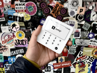 SumUp stellt Gewerbetreibenden eine preiswerte mobile Lösung für digitale Zahlungen zur Verfügung.