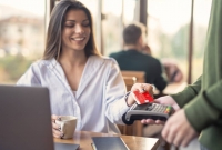 Sparkassen-Kunden können seit Juli 2025 beim Einkaufen PAYBACK Punkte direkt mit ihrer Sparkassen-Card sammeln und so von zusätzlichen Vorteilen profitieren.