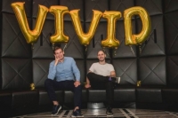 Vivid-Money-Gründer Alexander Emeshev (r.) und Artem Iamanov.