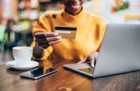 Debit-Card (© gettyimages)