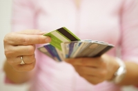 Die Gebühren für Kontoführung und Kreditkarten steigen. © iStock.