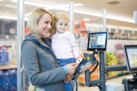 Kontaktloses Bezahlen bei Lidl: Schnell, praktisch und sicher. © Lidl