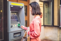 Geldautomat im Ausland  (© gettyimages)