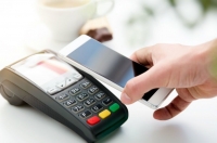Mobile Payment-Anbieter im Vergleich (© gettyimages)
