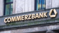Die Commerzbank führt Apple Pay mit Girocard ein.