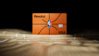 Revolut bringt in Zusammenarbeit mit der NBA stilvolle Kreditkarten mit Basketball-Motiv auf den Markt – exklusiv für Fans in Europa.