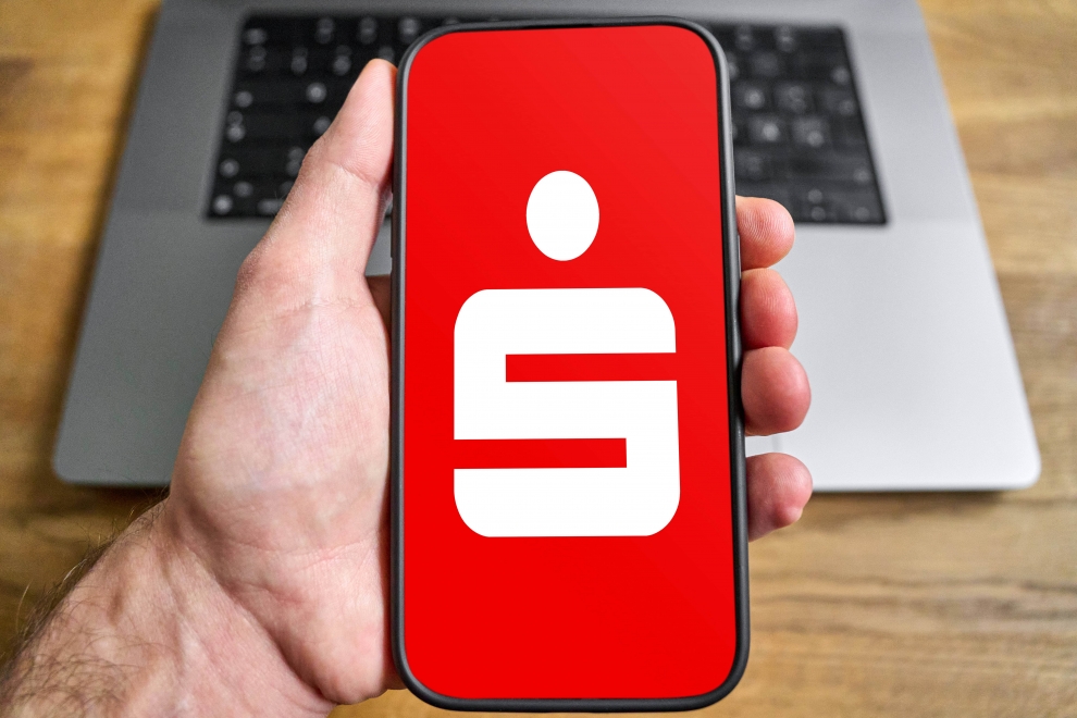 Immer mehr Deutsche nutzen ihr Smartphone für schnelle und unkomplizierte Zahlungen im Alltag.