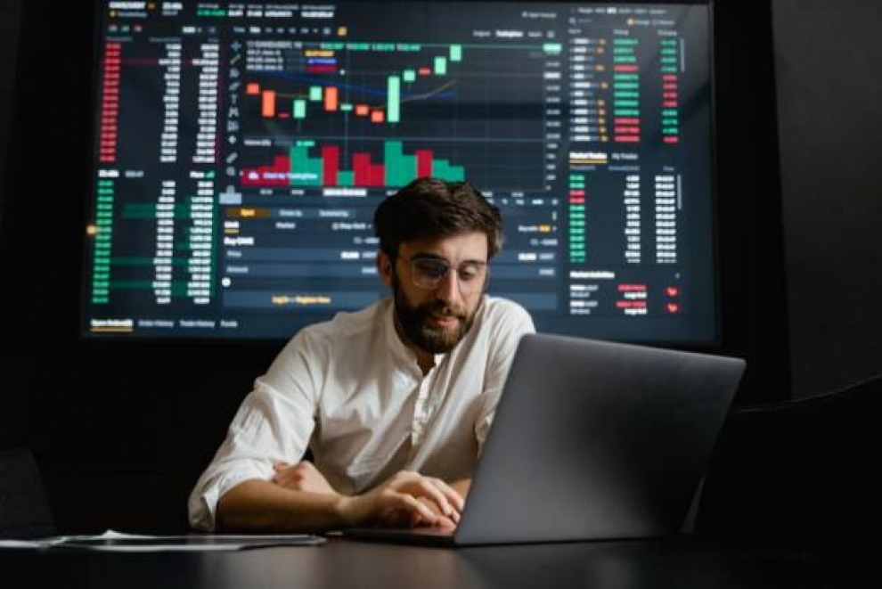 Neue Technologien und Regulierungen werden 2025 das Bankwesen revolutionieren.