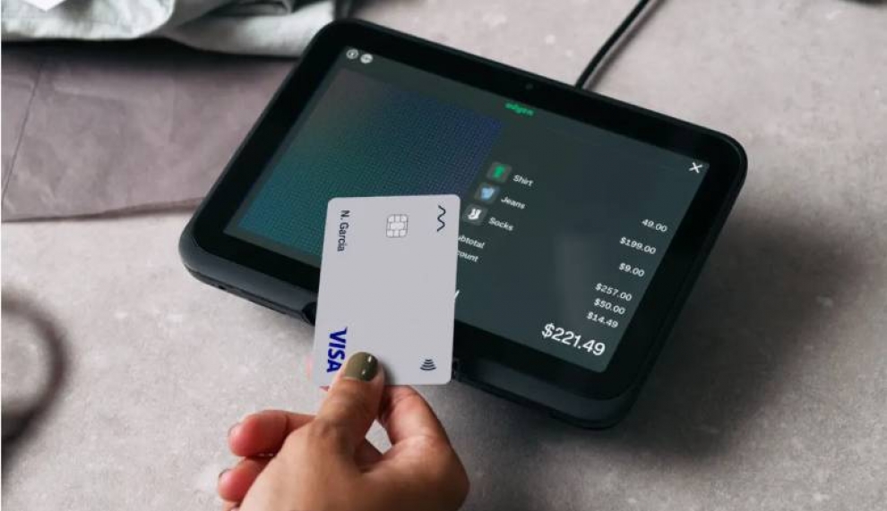 Künstliche Intelligenz revolutioniert das Einkaufserlebnis in Deutschland: Immer mehr Verbraucher setzen auf digitale Helfer.